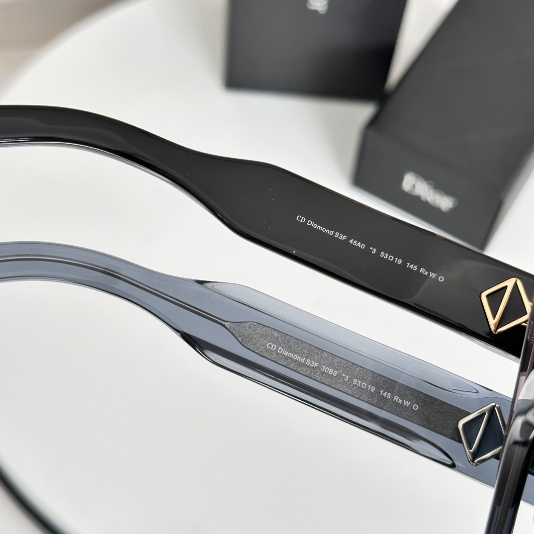  ‼️CD 新款
型号  DiamondS3F   
尺码  53-19-145
官网一比一同款  五个