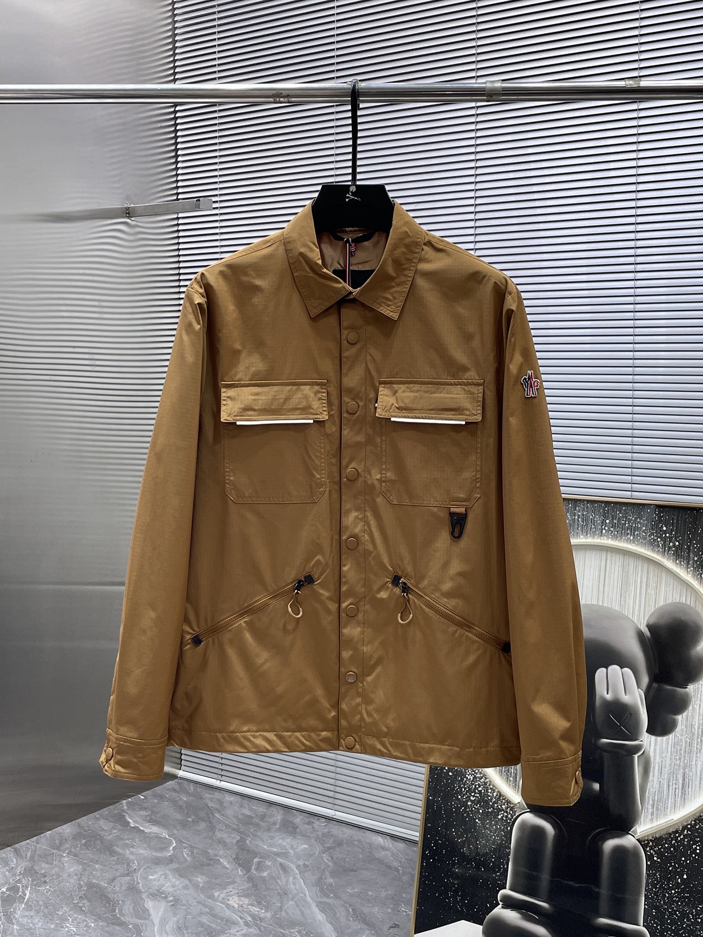 NO:510562,Moncler 2025ss new style lapel jacket jacket, high-end version!  Customized fabrics for counters are breathable and comfortable, with impeccable details, and the brand element design concept reflects high quality. The feel is delicate and soft!  It is casually cut, with a great upper body style!  Number of codes 1-5 (M-3XL), Moncler, jackets & coats, jackets & coats, alexander wang19860909蒙口 moncler 2025ss新款 翻领 夹克 外套,高端版本！专柜定制面料 透气舒适度高,细节无可挑剔,品牌元素设计理念,体现高品质.手感细腻柔软！呈现休闲裁剪,上身版型超赞！码数1-5（M-3XL）,,Moncler,jackets & coats,jackets & coats,alexander wang,Men's clothing