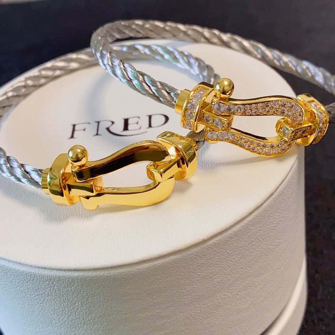 Fred 新品发布 火爆 Fred斐登满钻、半钻、无钻马蹄扣中性款高品质软银丝绳手链手镯