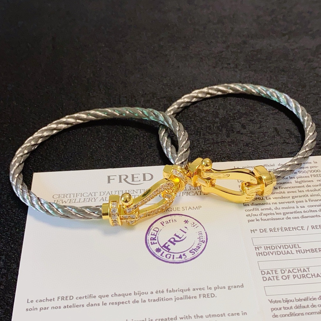 Fred 新品发布 火爆 Fred斐登满钻、半钻、无钻马蹄扣中性款高品质软银丝绳手链手镯