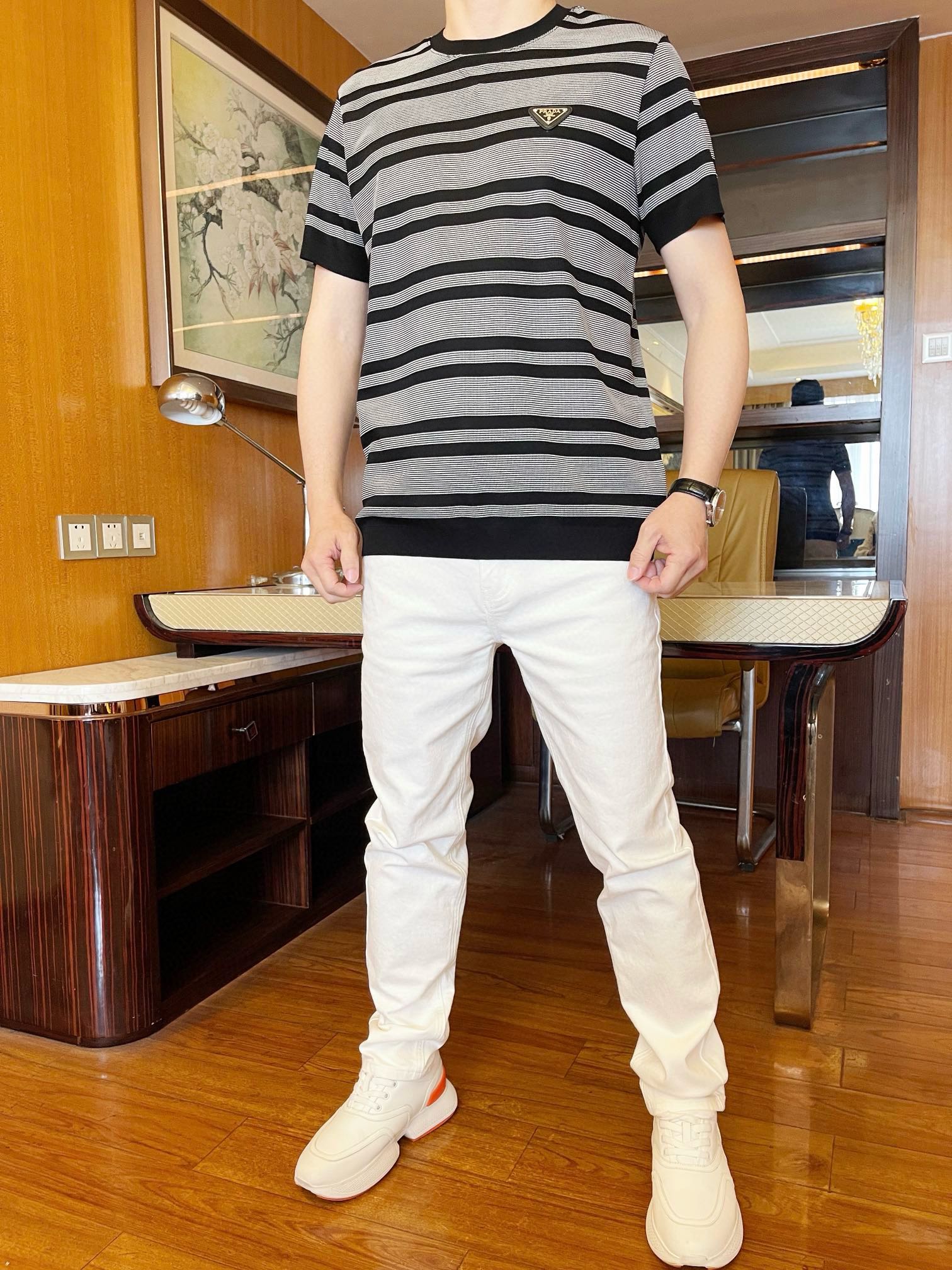 NO:502075,Prada-2025 counter latest jeans are shipped, European and American counters are on sale simultaneously. Selected custom tannins imported from Italy and matched with the latest straight slim design, the rear pocket brand logo and the latest leather logo show the charm. You are definitely worthy of having it. Number of codes 29-38 (model 173/130 wear 31, with Hong Kong Lane Crawford gift box packaging), prada, jeans, alexander wang19860909普拉达-2025专柜最新款牛仔裤出货 欧美专柜同步发售.精选意大利进口定制丹宁面料搭配最新的直筒修身设计,后口袋品牌标志和最新皮标相当彰显韵味 您绝对值得拥有.码数29-38（模特173/130穿31,配香港连卡佛礼盒包装）,,prada,jeans,alexander wang,Men's clothing