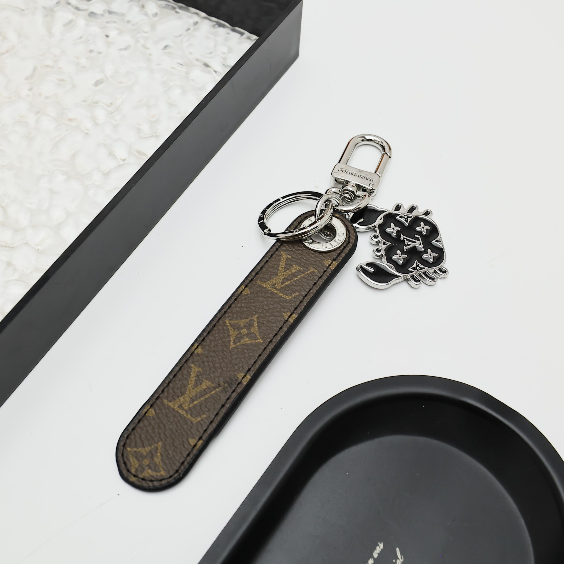 
DRAGONNE TAB 包饰与钥匙
MO2558
 Dragonne Tab 包饰与钥匙扣出自父亲节
