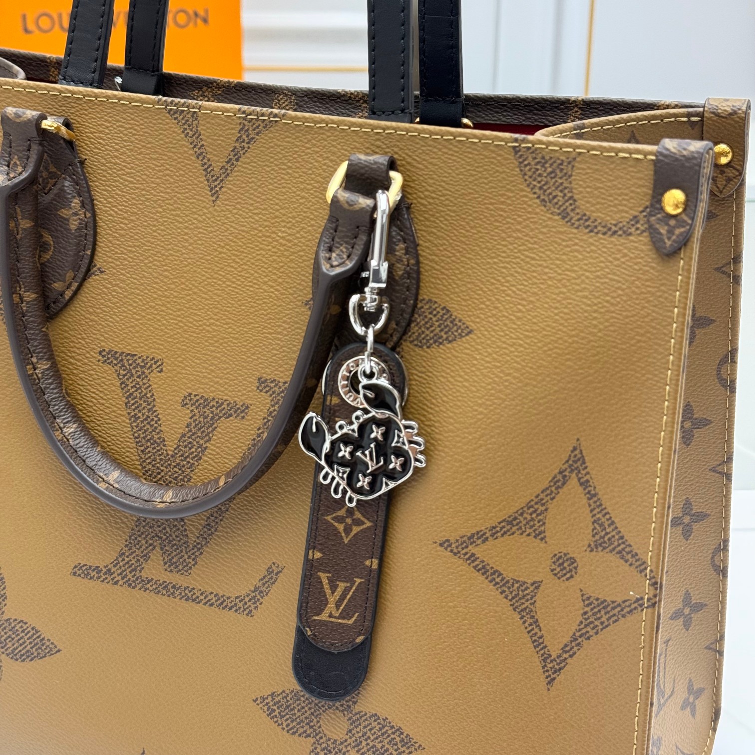 
DRAGONNE TAB 包饰与钥匙
MO2558
 Dragonne Tab 包饰与钥匙扣出自父亲节