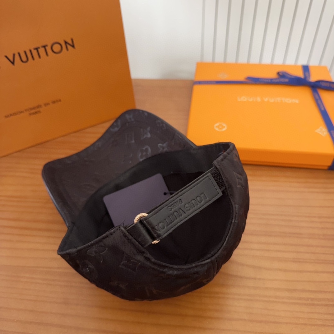 

LV路易威登棒球帽  轻盈透气。完美版型，独家实物拍摄，男女适用