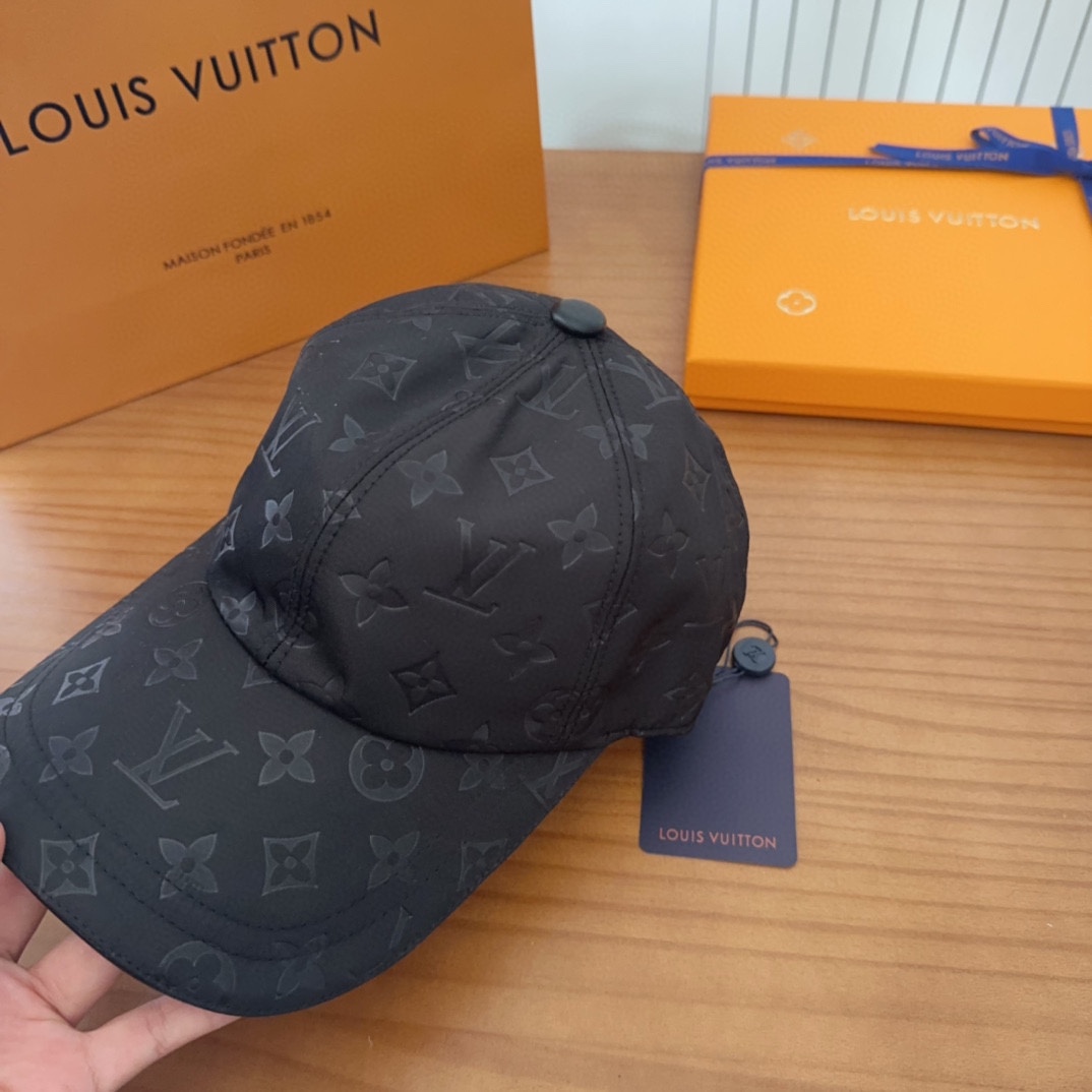 

LV路易威登棒球帽  轻盈透气。完美版型，独家实物拍摄，男女适用