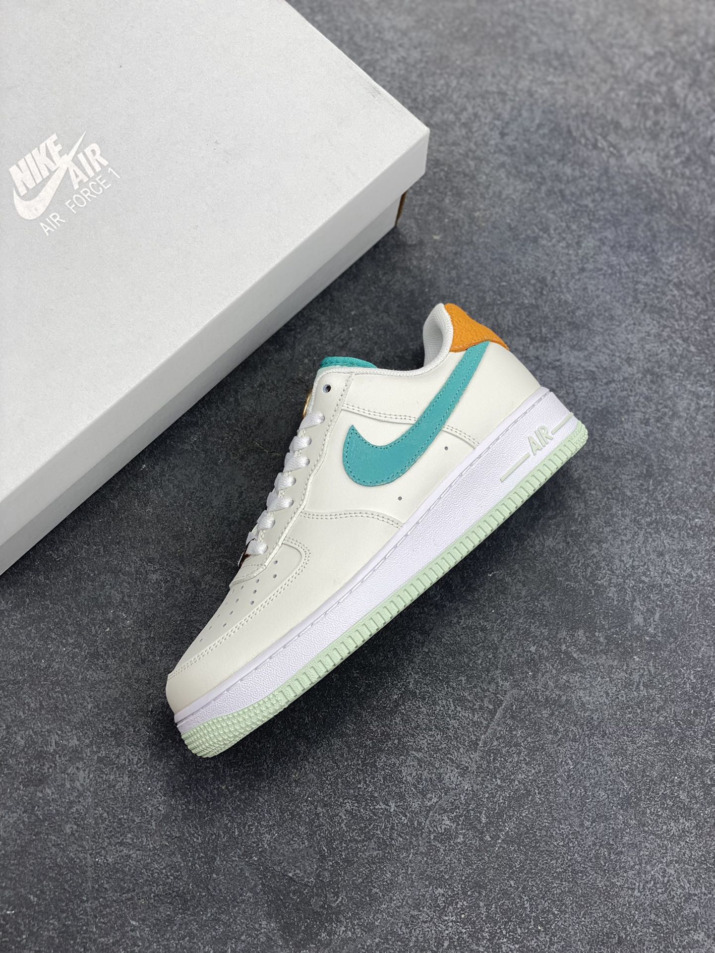 图片[7]-福利特价 Nike Air Force 1 Low 奥运米绿 空军一号低帮运动休闲板鞋 原楦头原纸板 打造纯正空军版型 专注外贸渠道 全掌内置蜂窝气垫 原盒配件 原厂中底钢印、拉帮完美 货号：HM3728-131 尺码：36 36.5 37.5 38 38.5 39 40 40.5 41 42 42.5 43 44 44.5 45-选品中心