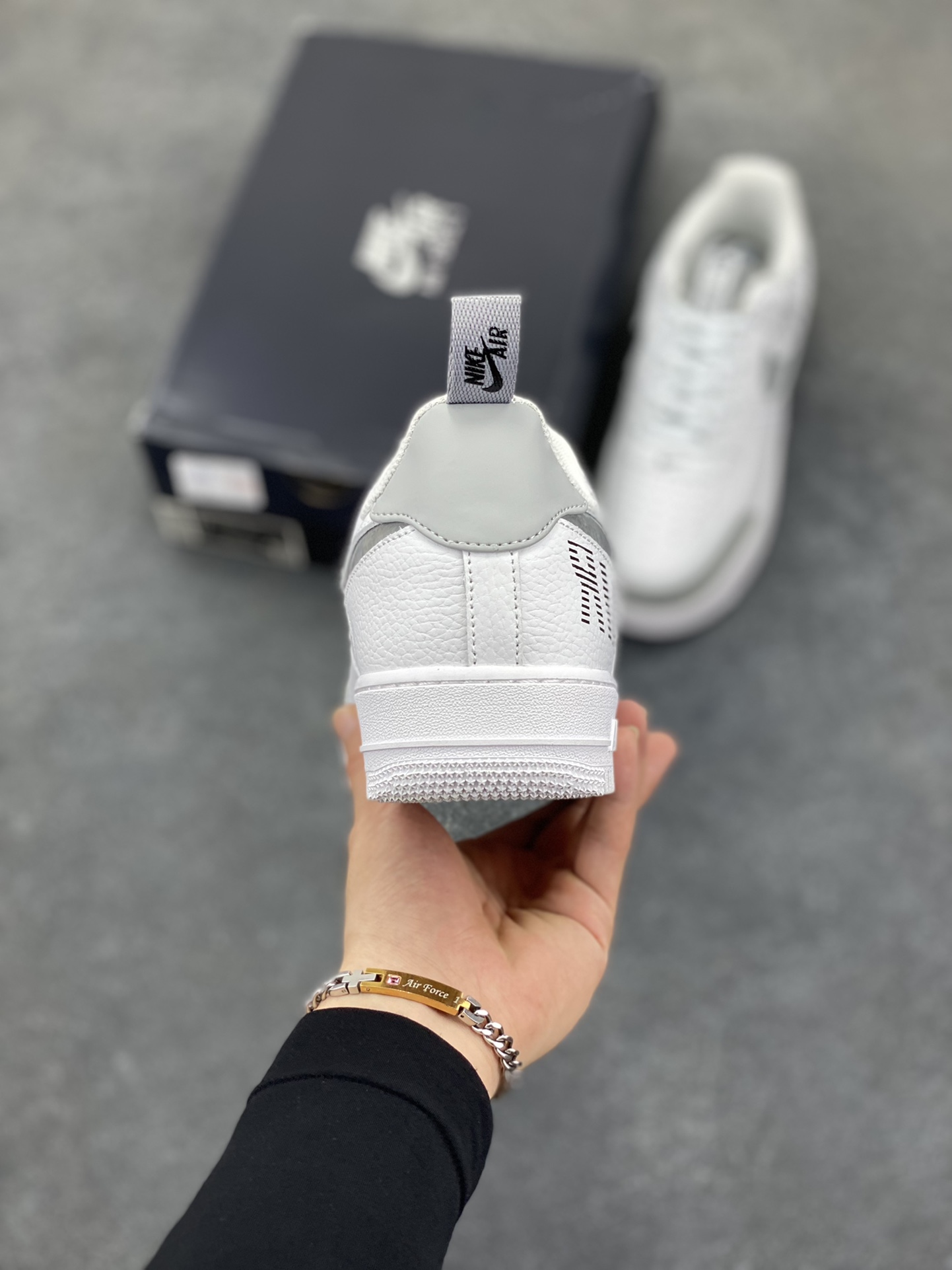 图片[4]-福利特价 Nike Air Force 1 3M字母印花 空军一号低帮百搭休闲板鞋 内嵌式Air Sole气垫缓震系统 横跨复古与现代的外型结合 造就出风靡全球三十多年。 货号：BQ4421-100 尺码：36 36.5 37.5 38 38.5 39 40 40.5 41 42 42.5 43 44 45-选品中心
