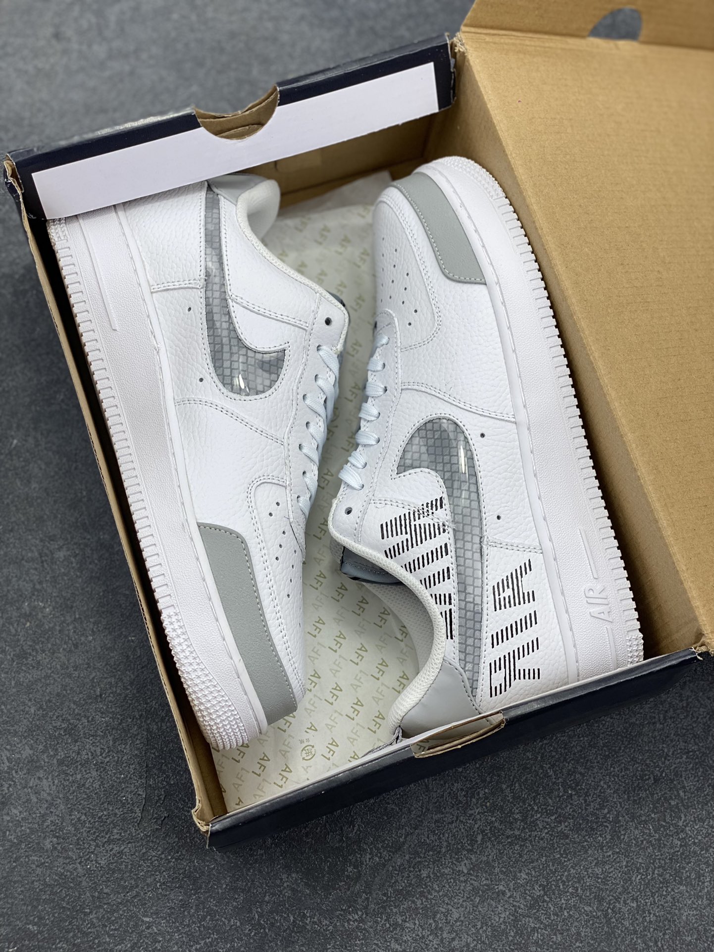 图片[9]-福利特价 Nike Air Force 1 3M字母印花 空军一号低帮百搭休闲板鞋 内嵌式Air Sole气垫缓震系统 横跨复古与现代的外型结合 造就出风靡全球三十多年。 货号：BQ4421-100 尺码：36 36.5 37.5 38 38.5 39 40 40.5 41 42 42.5 43 44 45-选品中心