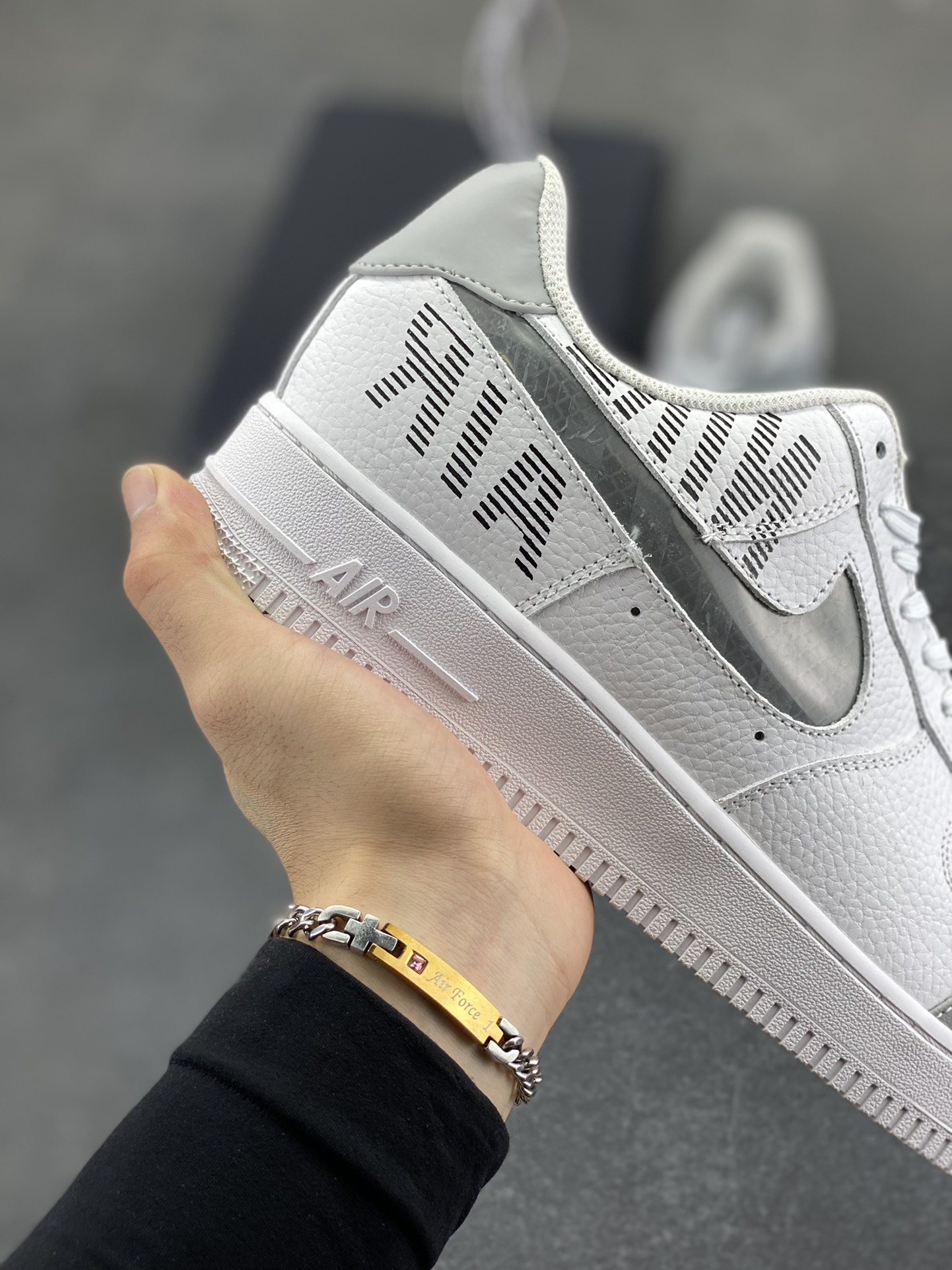 图片[6]-福利特价 Nike Air Force 1 3M字母印花 空军一号低帮百搭休闲板鞋 内嵌式Air Sole气垫缓震系统 横跨复古与现代的外型结合 造就出风靡全球三十多年。 货号：BQ4421-100 尺码：36 36.5 37.5 38 38.5 39 40 40.5 41 42 42.5 43 44 45-选品中心