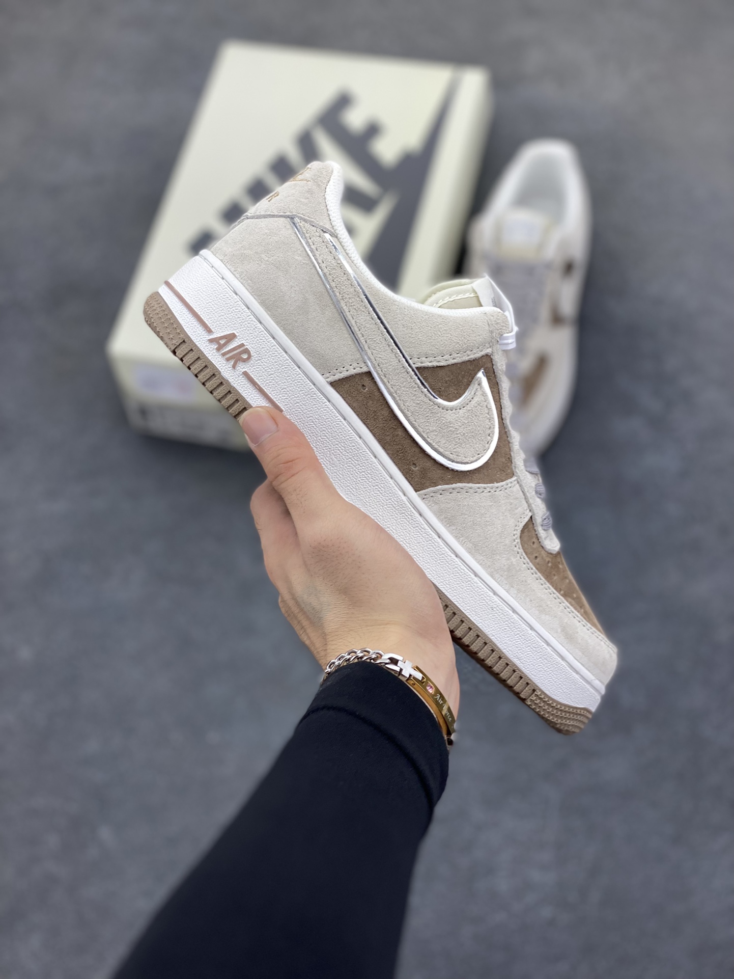 福利特价 Nike Air Force 1 \’07 Low 空军一号低帮运动板鞋 灰棕 原楦头原纸板 打造纯正空军版型#专注外贸渠道 全掌内置蜂窝气垫 #原盒配件 原厂中底钢印、拉帮完美 货号:DQ7659-122 尺码:36 36.5 37.5 38 38.5 39 40 40.5 41 42 42.5 43 44 44.5 45-选品中心