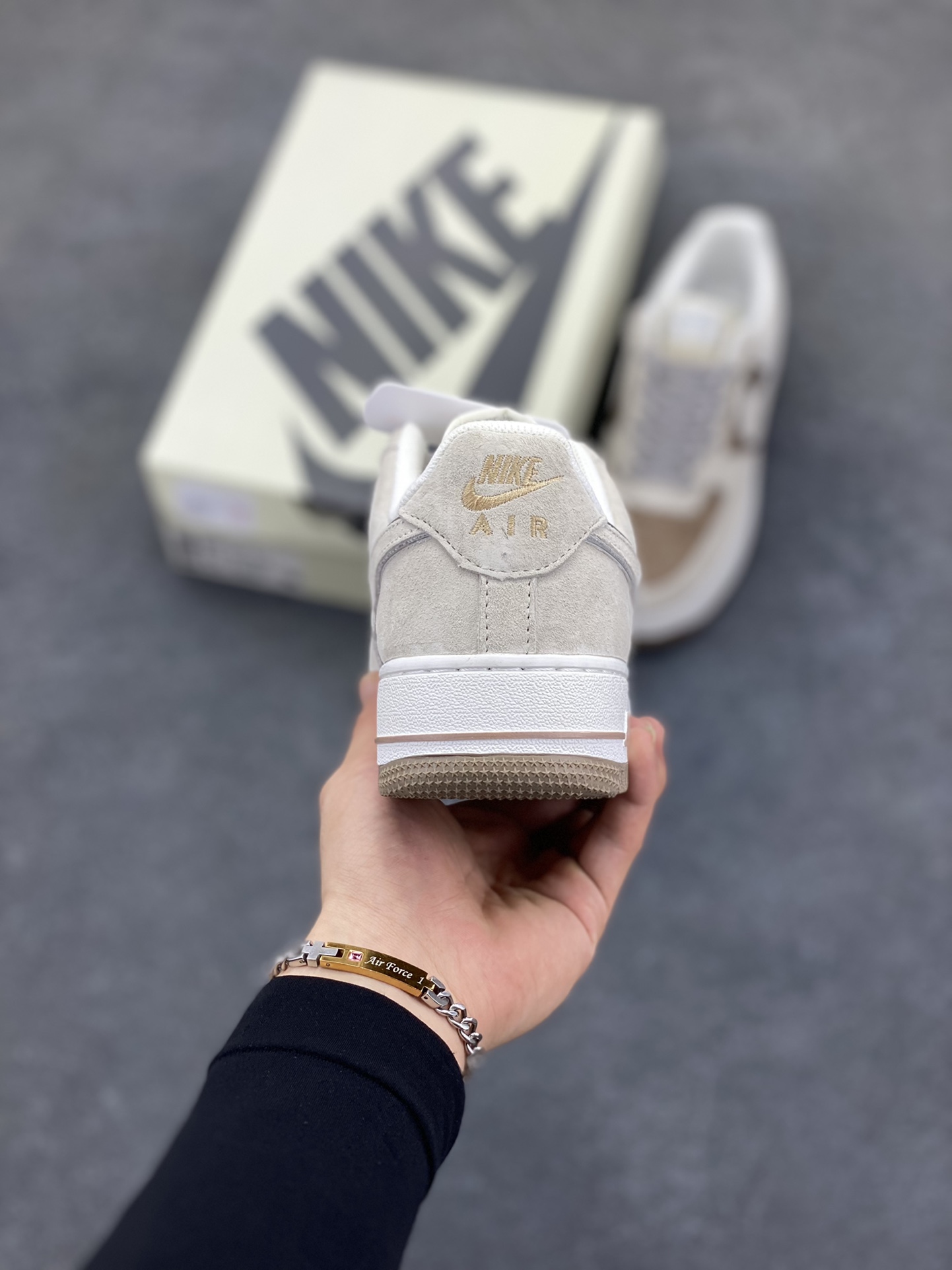 图片[4]-福利特价 Nike Air Force 1 \’07 Low 空军一号低帮运动板鞋 灰棕 原楦头原纸板 打造纯正空军版型#专注外贸渠道 全掌内置蜂窝气垫 #原盒配件 原厂中底钢印、拉帮完美 货号：DQ7659-122 尺码：36 36.5 37.5 38 38.5 39 40 40.5 41 42 42.5 43 44 44.5 45-选品中心