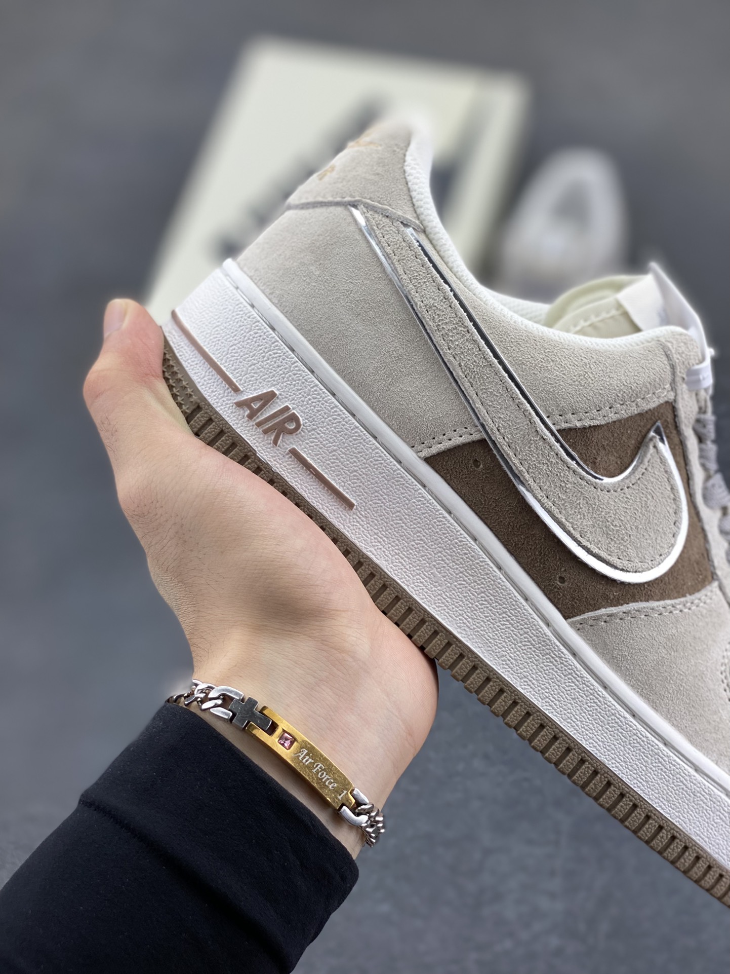 图片[6]-福利特价 Nike Air Force 1 \’07 Low 空军一号低帮运动板鞋 灰棕 原楦头原纸板 打造纯正空军版型#专注外贸渠道 全掌内置蜂窝气垫 #原盒配件 原厂中底钢印、拉帮完美 货号：DQ7659-122 尺码：36 36.5 37.5 38 38.5 39 40 40.5 41 42 42.5 43 44 44.5 45-选品中心