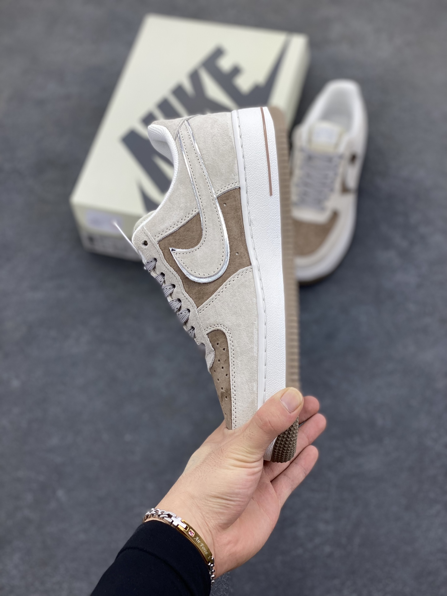 图片[3]-福利特价 Nike Air Force 1 \’07 Low 空军一号低帮运动板鞋 灰棕 原楦头原纸板 打造纯正空军版型#专注外贸渠道 全掌内置蜂窝气垫 #原盒配件 原厂中底钢印、拉帮完美 货号：DQ7659-122 尺码：36 36.5 37.5 38 38.5 39 40 40.5 41 42 42.5 43 44 44.5 45-选品中心