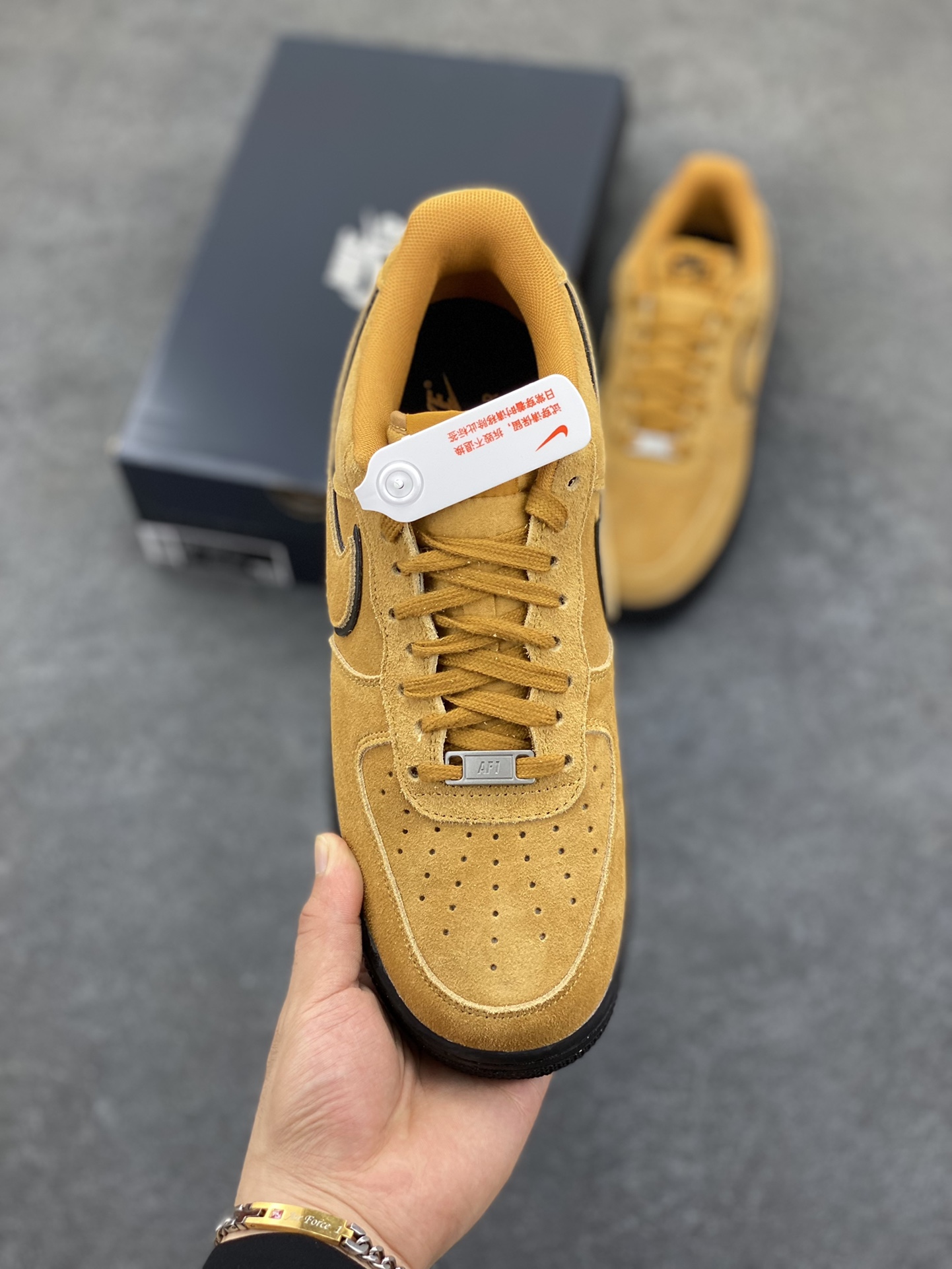 图片[2]-Nike Air Force 1 Low 军械黄 原楦头原纸板 打造纯正空军版型 专注外贸渠道 全掌内置蜂窝气垫 原盒配件 原厂中底钢印、拉帮完美 货号：HQ1966-700 尺码：36 36.5 37.5 38 38.5 39 40 40.5 41 42 42.5 43 44 44.5 45-选品中心