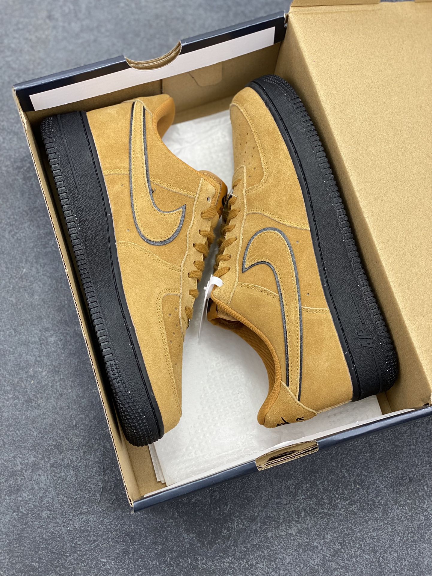 图片[9]-Nike Air Force 1 Low 军械黄 原楦头原纸板 打造纯正空军版型 专注外贸渠道 全掌内置蜂窝气垫 原盒配件 原厂中底钢印、拉帮完美 货号：HQ1966-700 尺码：36 36.5 37.5 38 38.5 39 40 40.5 41 42 42.5 43 44 44.5 45-选品中心