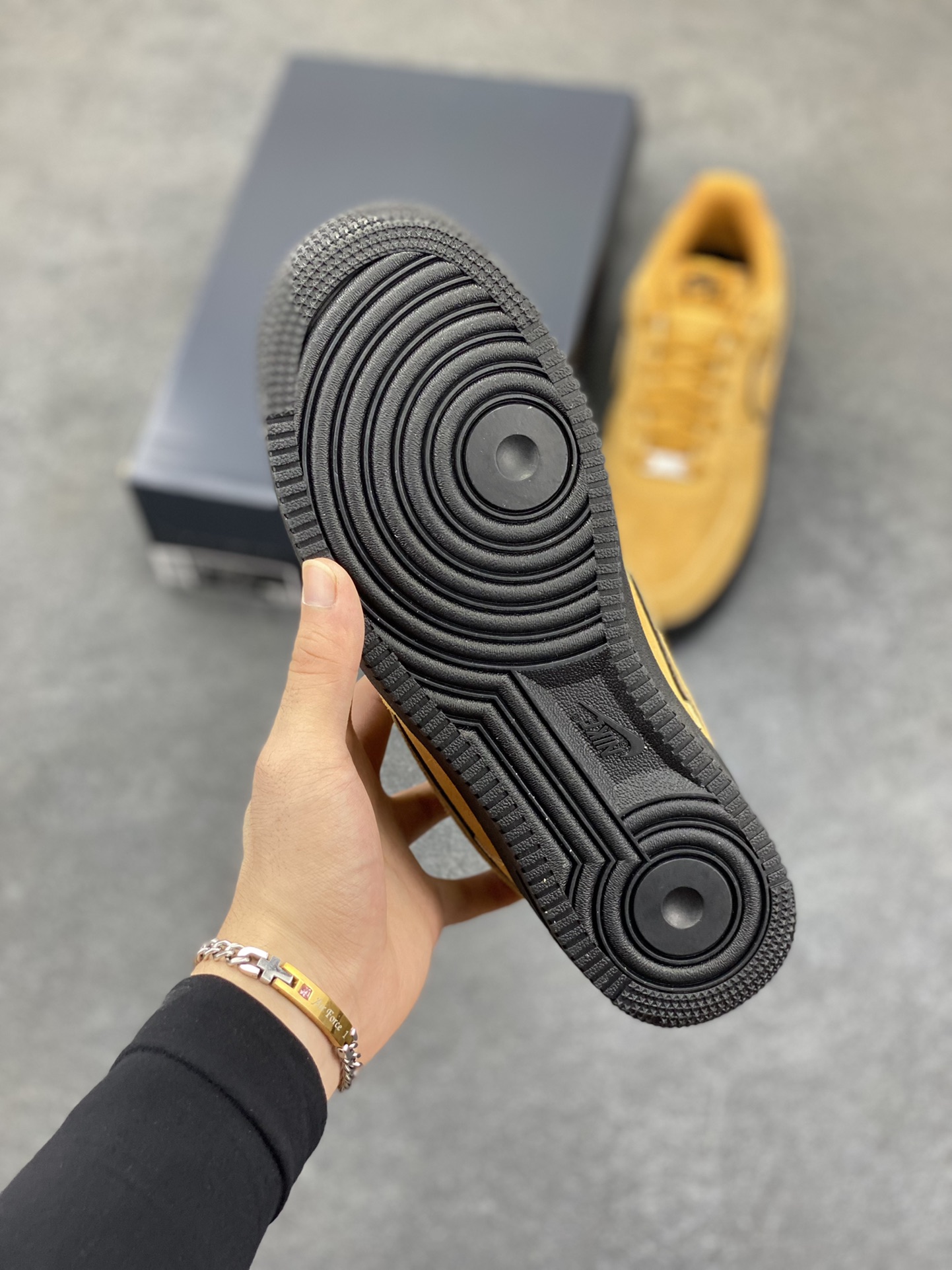 图片[5]-Nike Air Force 1 Low 军械黄 原楦头原纸板 打造纯正空军版型 专注外贸渠道 全掌内置蜂窝气垫 原盒配件 原厂中底钢印、拉帮完美 货号：HQ1966-700 尺码：36 36.5 37.5 38 38.5 39 40 40.5 41 42 42.5 43 44 44.5 45-选品中心