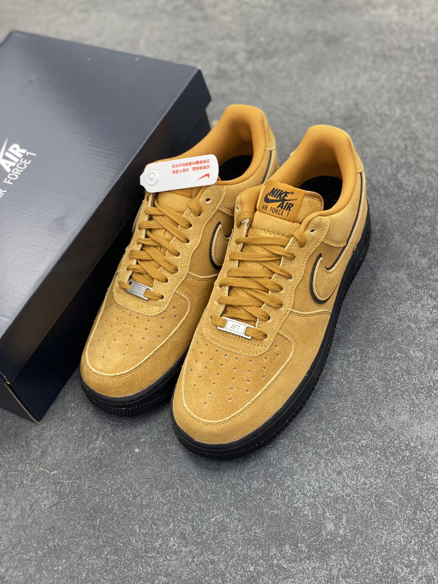 图片[8]-Nike Air Force 1 Low 军械黄 原楦头原纸板 打造纯正空军版型 专注外贸渠道 全掌内置蜂窝气垫 原盒配件 原厂中底钢印、拉帮完美 货号：HQ1966-700 尺码：36 36.5 37.5 38 38.5 39 40 40.5 41 42 42.5 43 44 44.5 45-选品中心