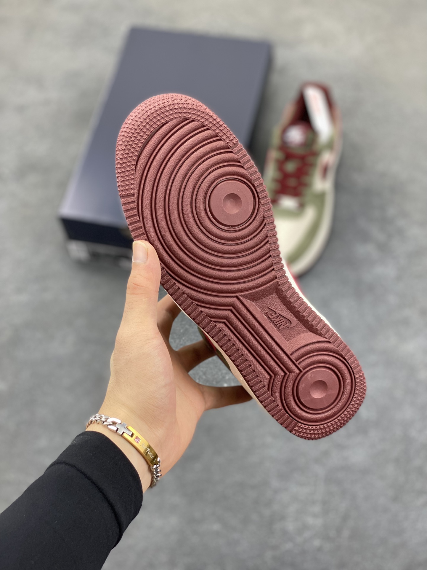 图片[5]-Nike Air Force 1 Low 巧克力棕 原楦头原纸板 打造纯正空军版型 专注外贸渠道 全掌内置蜂窝气垫 原盒配件 原厂中底钢印、拉帮完美 货号：FQ8714-302 尺码：36 36.5 37.5 38 38.5 39 40 40.5 41 42 42.5 43 44 44.5 45-选品中心