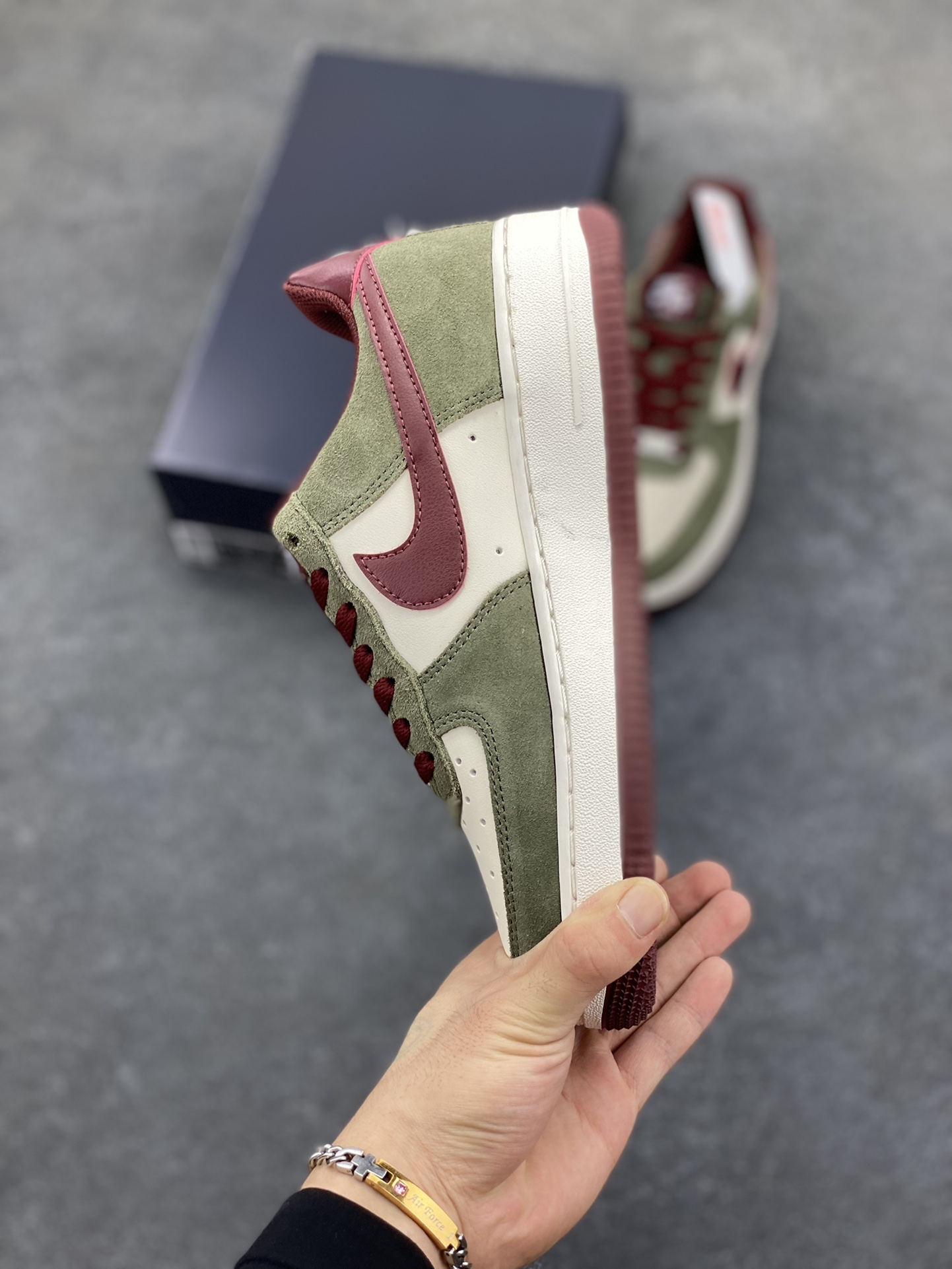 图片[3]-Nike Air Force 1 Low 巧克力棕 原楦头原纸板 打造纯正空军版型 专注外贸渠道 全掌内置蜂窝气垫 原盒配件 原厂中底钢印、拉帮完美 货号：FQ8714-302 尺码：36 36.5 37.5 38 38.5 39 40 40.5 41 42 42.5 43 44 44.5 45-选品中心