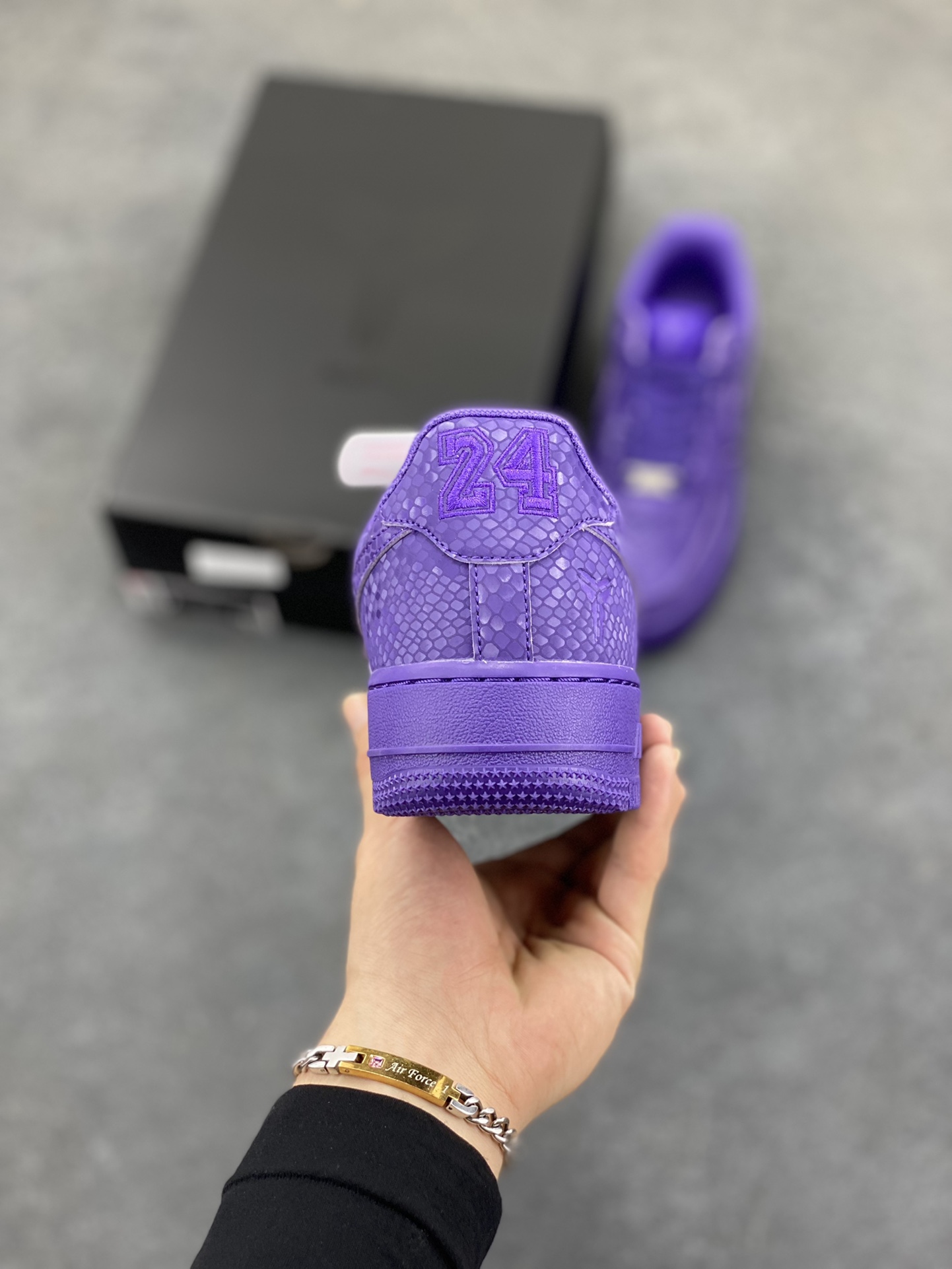 图片[4]-Nike Air Force 1 Low 科比 空军一号低帮运动休闲板鞋 原楦头原纸板 打造纯正空军版型 专注外贸渠道 全掌内置蜂窝气垫 原盒配件 原厂中底钢印、拉帮完美 货号：IB0018-500 尺码：36 36.5 37.5 38 38.5 39 40 40.5 41 42 42.5 43 44 44.5 45-选品中心