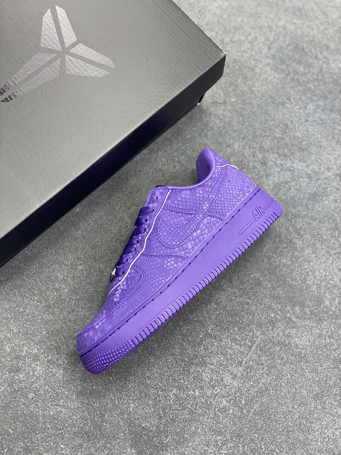 图片[7]-Nike Air Force 1 Low 科比 空军一号低帮运动休闲板鞋 原楦头原纸板 打造纯正空军版型 专注外贸渠道 全掌内置蜂窝气垫 原盒配件 原厂中底钢印、拉帮完美 货号：IB0018-500 尺码：36 36.5 37.5 38 38.5 39 40 40.5 41 42 42.5 43 44 44.5 45-选品中心