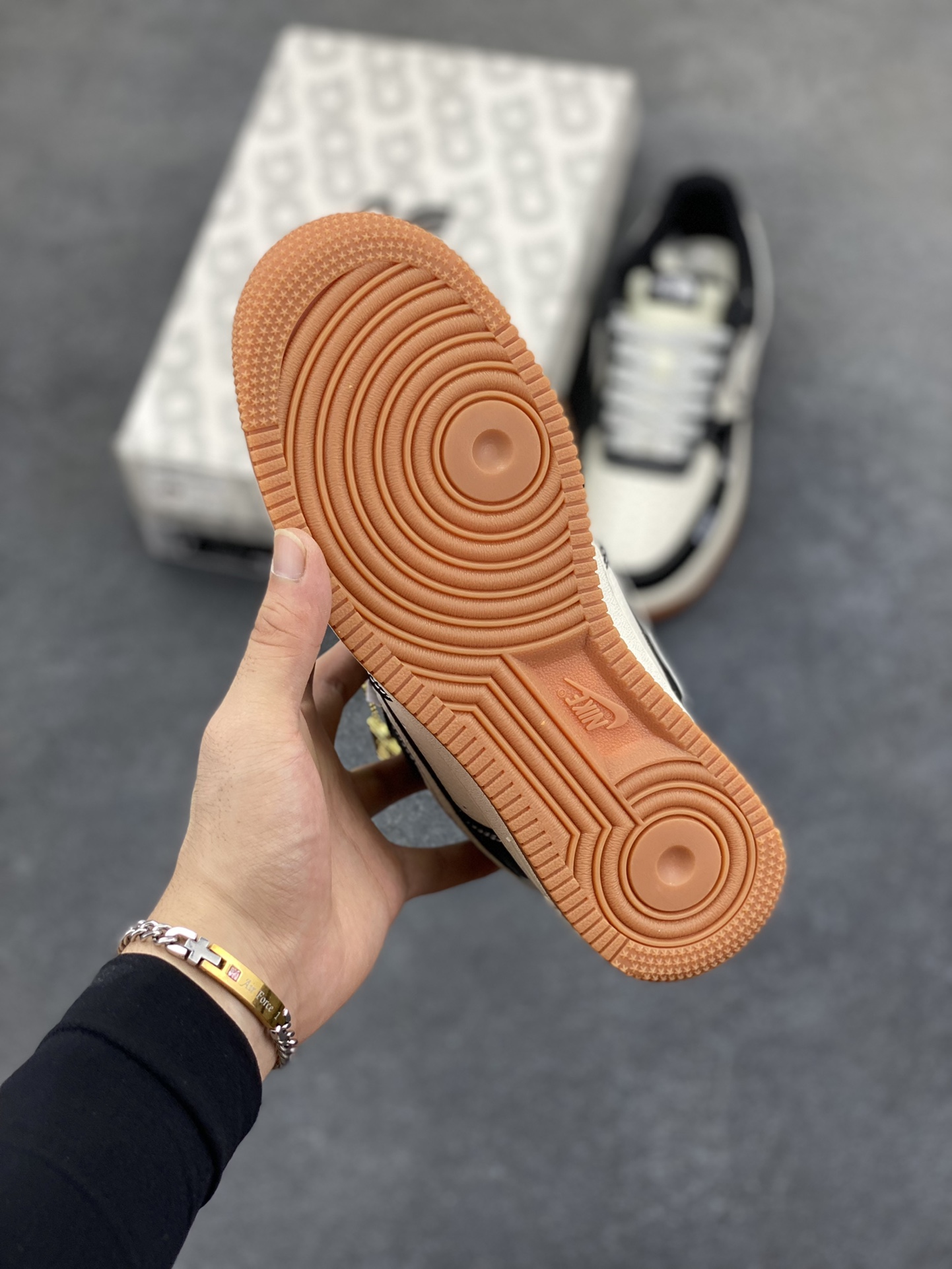 图片[5]-NIke Air Force 1 \’07 Low “北面联名——NiKe米黑生胶”空军一号 低帮 运动鞋 休闲鞋 折边针车 工艺难度大 原楦头原纸板 原装鞋盒 定制五金配件 内置全掌气垫 原厂鞋底 货号：SM6188-114 尺码：36 36.5 37.5 38 38.5 39 40 40.5 41 42 42.5 43 44 44.5 45-选品中心