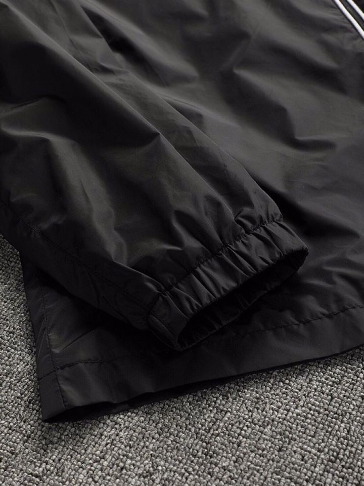 “Prada 2025 Men’s Hood Jacket: High-Quality Fabric, Comfortable Design, Brand-Element Concept, Professional Substitute Level” - 图片 6