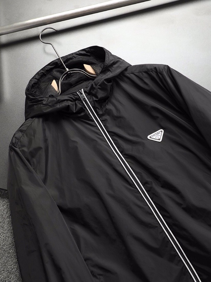 “Prada 2025 Men’s Hood Jacket: High-Quality Fabric, Comfortable Design, Brand-Element Concept, Professional Substitute Level” - 图片 4