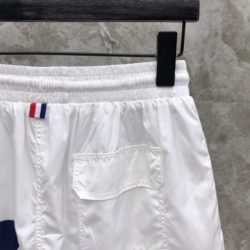 Title: P504 THOM BROWNE TB Whale Beach Shorts Summary Summary: Thom Browne Tom Brown TB Whale Beach shorts in white and blue colors, with code 1-4. Report - 图片 8