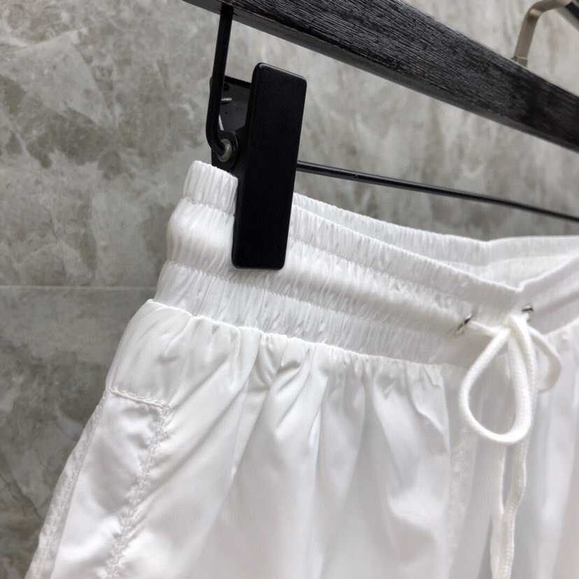 Title: P504 THOM BROWNE TB Whale Beach Shorts Summary Summary: Thom Browne Tom Brown TB Whale Beach shorts in white and blue colors, with code 1-4. Report - 图片 4