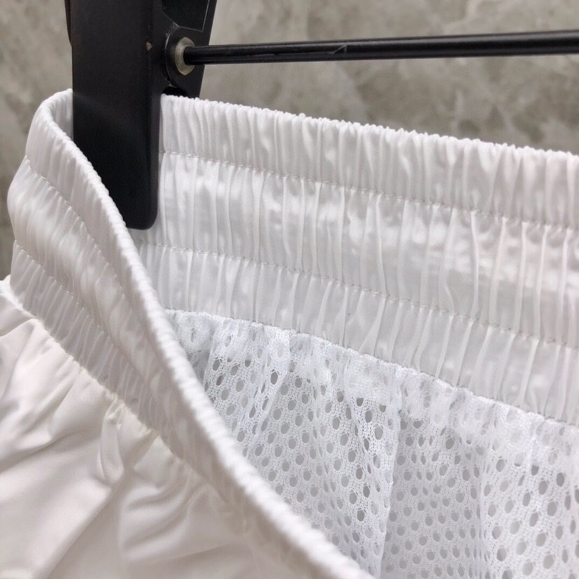 Title: P504 THOM BROWNE TB Whale Beach Shorts Summary Summary: Thom Browne Tom Brown TB Whale Beach shorts in white and blue colors, with code 1-4. Report - 图片 6