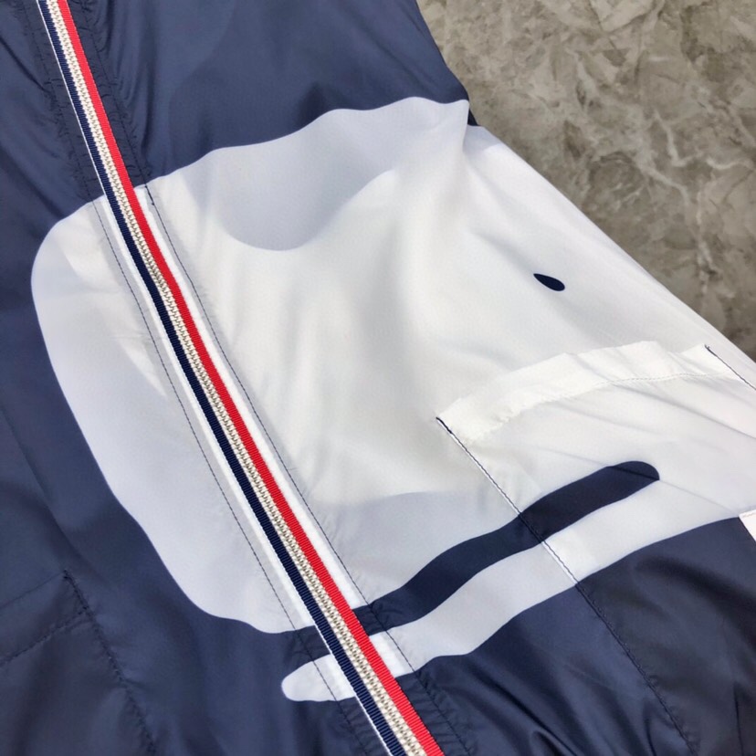 “THOM BROWNE Whale Sunscreen Jackets in White and Blue” - 图片 7