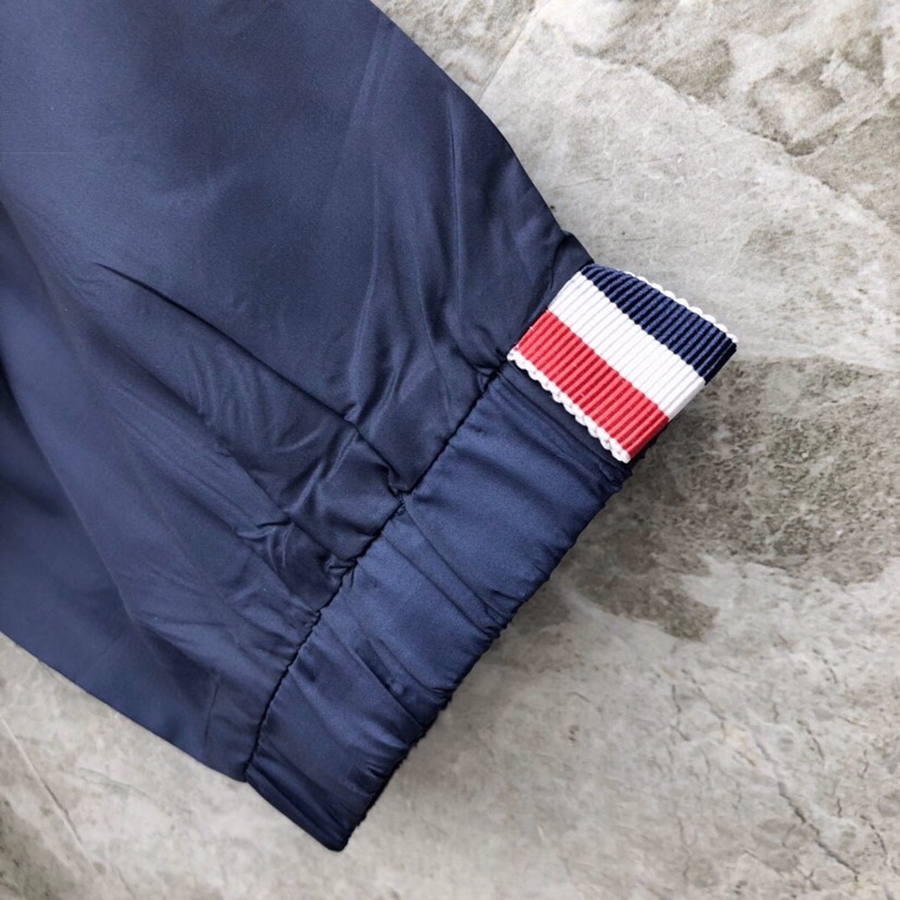 “THOM BROWNE Whale Sunscreen Jackets in White and Blue” - 图片 8