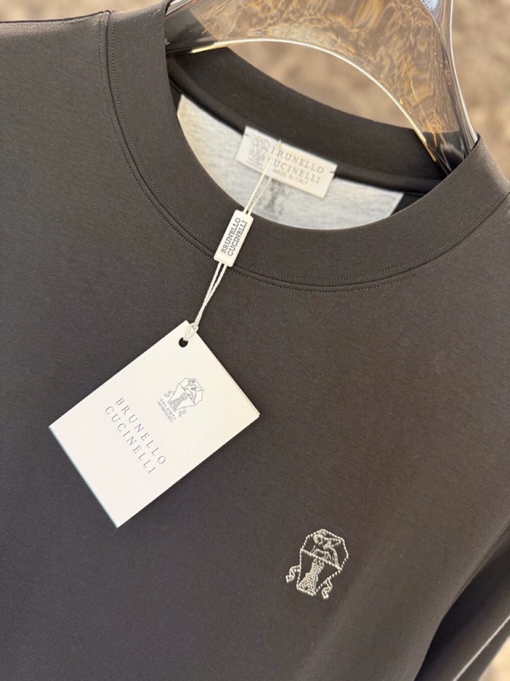 “2025 Brunello Cucinelli Men’s Cotton T-shirts: Luxurious, Low-key, Fine Tailoring, Autumn/Winter Fashion Styles” - 图片 4