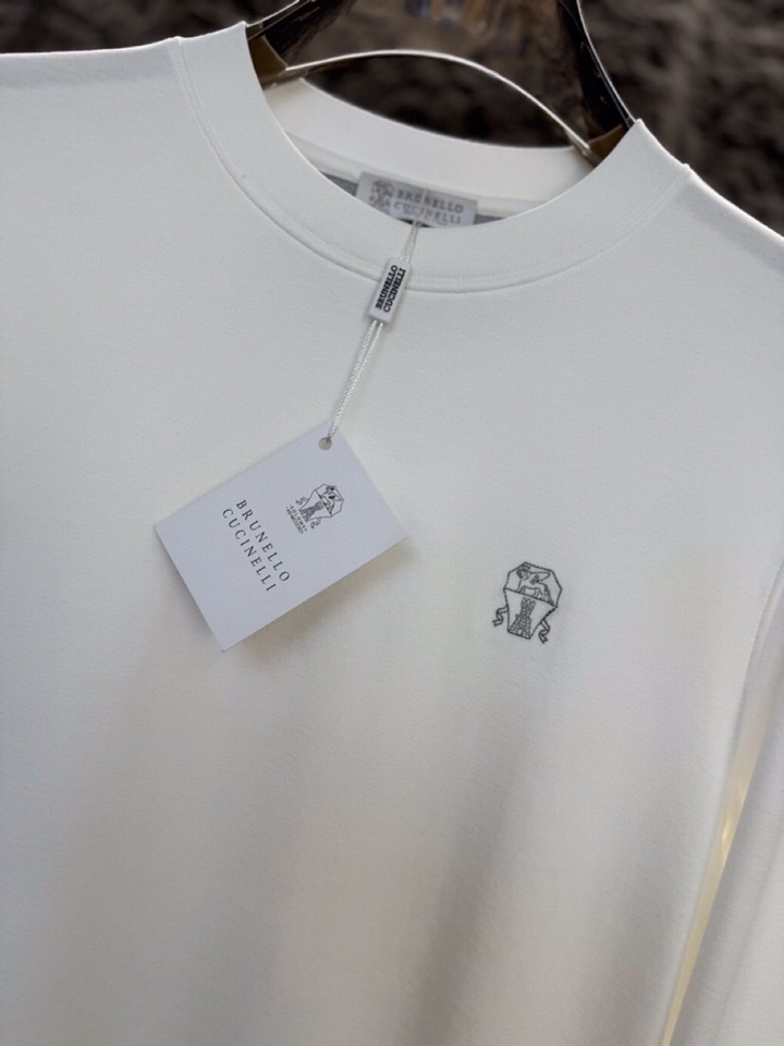 “2025 Men’s Cotton T-shirts by Brunello Cucinelli: Luxurious, Low-Key, and Fashionable Styles for Autumn and Winter” - 图片 5