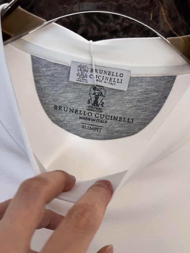 “2025 Men’s Cotton T-shirts by Brunello Cucinelli: Luxurious, Low-Key, and Fashionable Styles for Autumn and Winter” - 图片 4