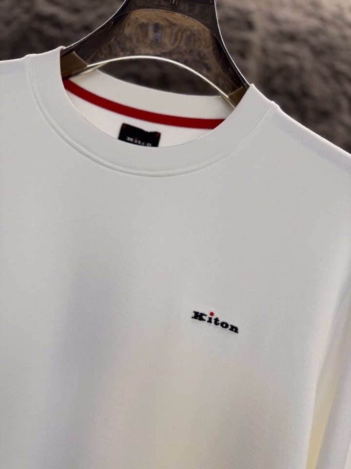 Title: Kiton Chilton 2025s Men’s Cotton T-Shirts Fall/Winter Collection Summary: Luxurious, classic cotton t-shirts in various sizes and colors for a stylish and elegant look - 图片 3