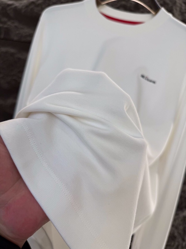 Title: Kiton Chilton 2025s Men’s Cotton T-Shirts Fall/Winter Collection Summary: Luxurious, classic cotton t-shirts in various sizes and colors for a stylish and elegant look - 图片 6