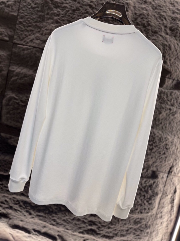 Title: Kiton Chilton 2025s Men’s Cotton T-Shirts Fall/Winter Collection Summary: Luxurious, classic cotton t-shirts in various sizes and colors for a stylish and elegant look - 图片 8