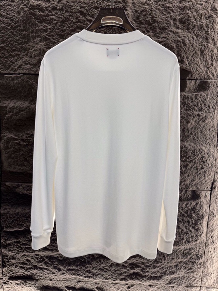 Title: Kiton Chilton 2025s Men’s Cotton T-Shirts Fall/Winter Collection Summary: Luxurious, classic cotton t-shirts in various sizes and colors for a stylish and elegant look - 图片 9