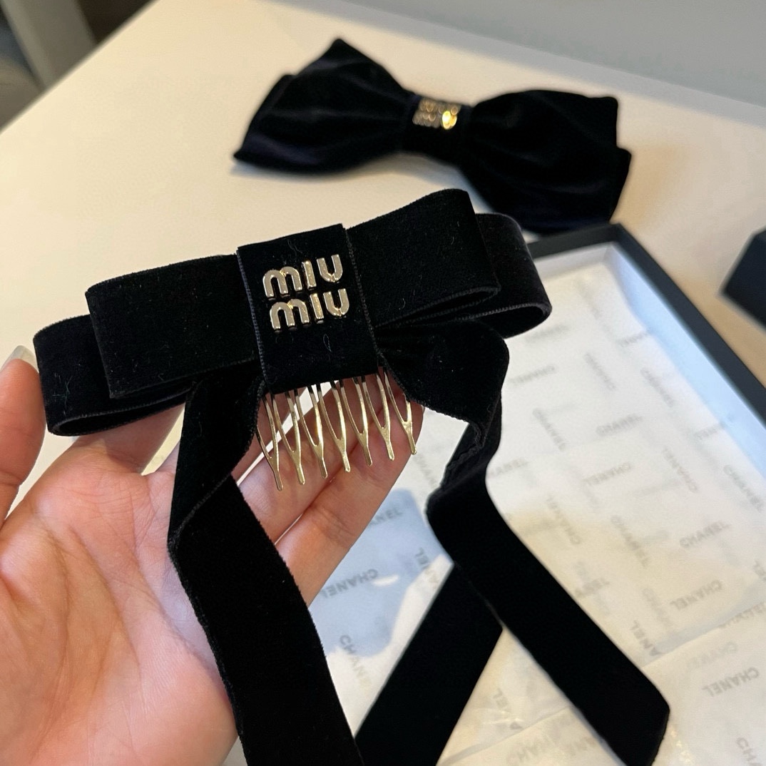 🆕 

miumiu缪缪新款顶夹