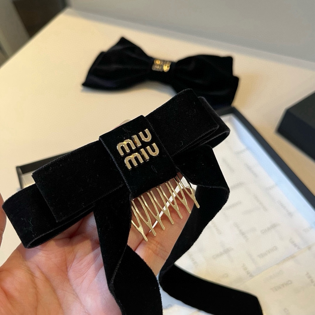 🆕 

miumiu缪缪新款顶夹