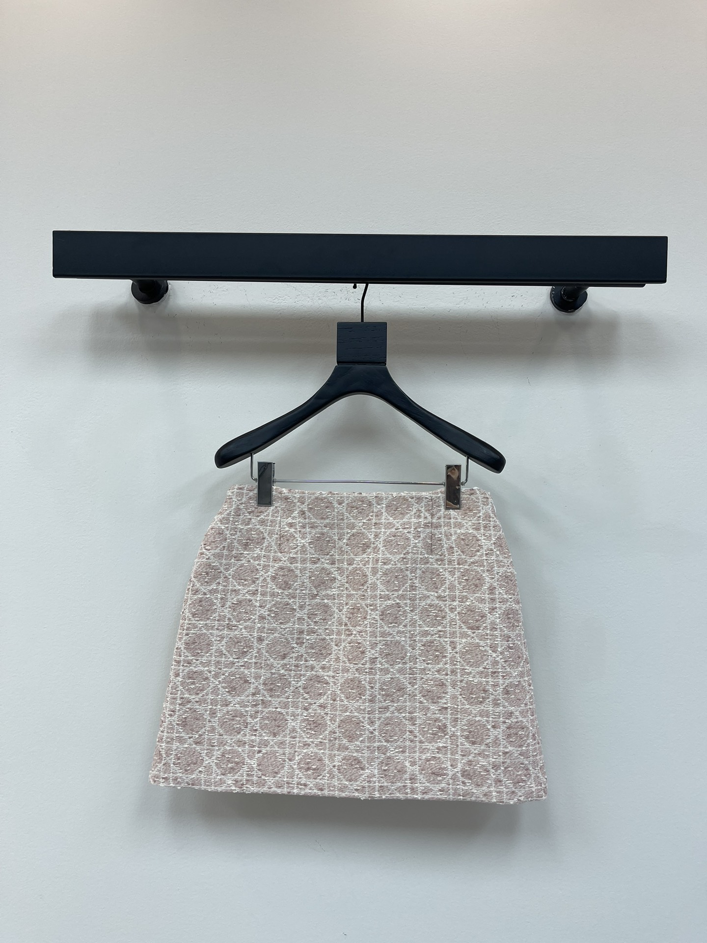 NO:481418,Dio*25 new product Miss D limited glutinous pink plaid plaid classic skirt developed custom three-dimensional woven tweed fabric three-dimensional and wide, age-reducing temperament classic A-line style huge and versatile, slim and tall, chaebol daughter high-end baby pink French elegant temperament, white and rich beauty must-have item SML, dior, skirts, alexander wang19860909Dio*25新品Miss D限定糯粉色戴妃藤格纹经典半裙 开发定制立体编织粗花呢面料立体挺阔 减龄气质经典A字版型巨百搭上身显瘦又高挑 财阀千金高级baby粉调法式优雅气质 白富美必入单品 SML,,dior,skirts,alexander wang,Women's clothing