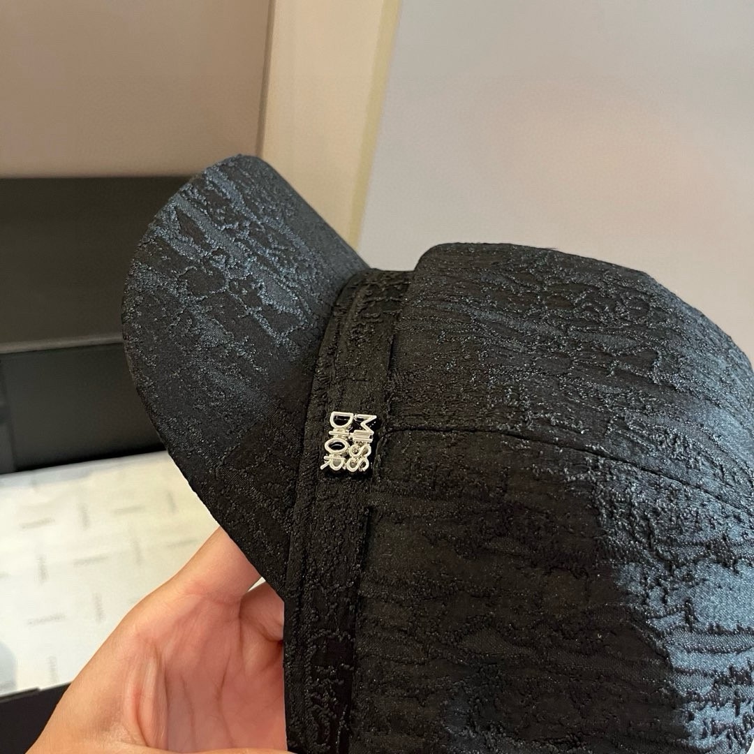 🆕

Dior迪奥新款春秋画家八角帽，军帽头围57cm