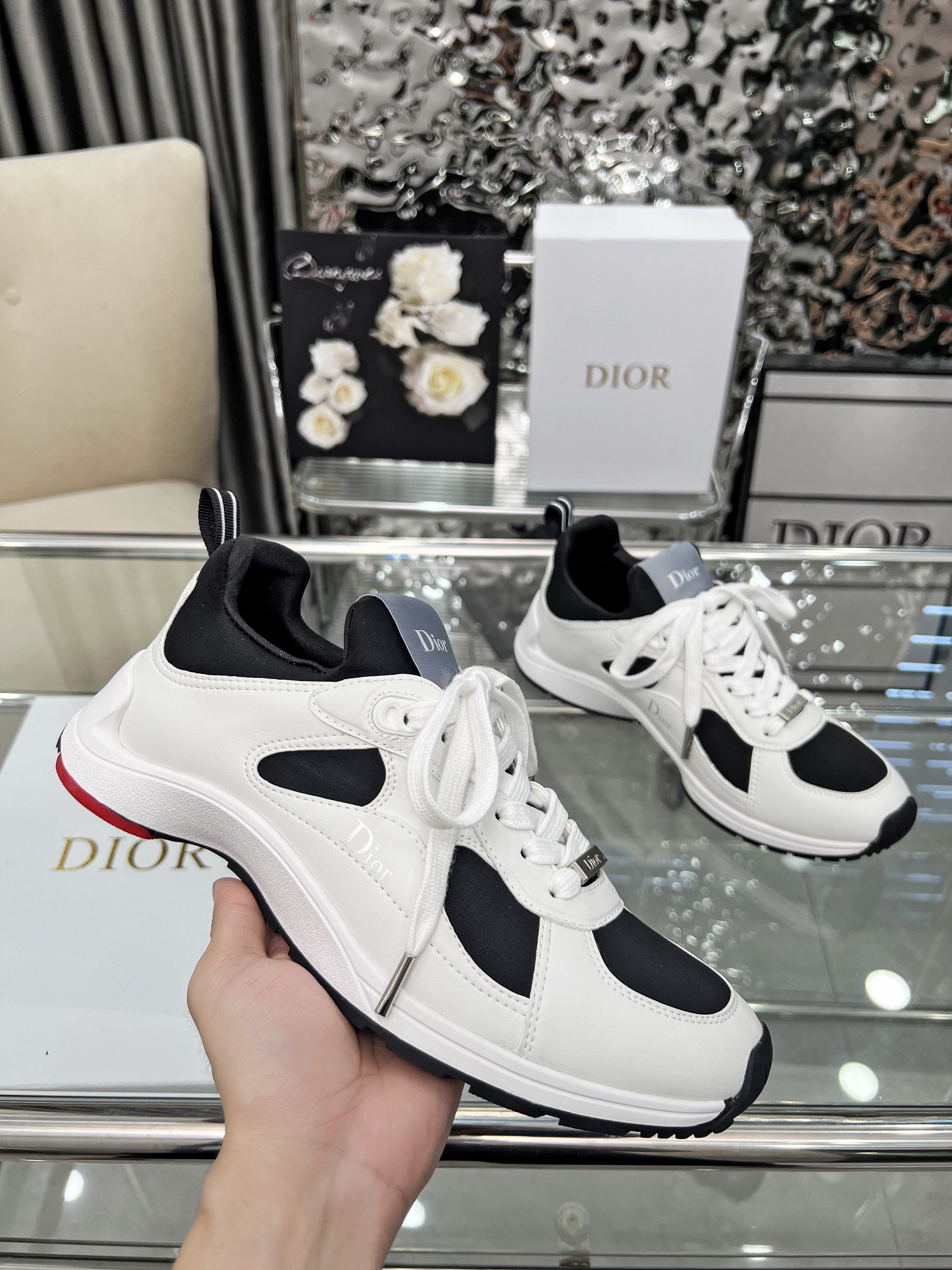 NO:348934,Dior, the latest Star series on the show, this Dior Star sneaker is a new product for autumn 2025, rich classic series with a fashionable retro style. It is carefully crafted and can be matched with casual styles throughout the year to adapt to the trend of the retro market. The Dior logo on the tongue also indicates that this pair of shoes is the B30 model!  B30 uses delicate textured leather and mesh fabric materials to splice the shoe body, and there are conspicuous letter CDs on both sides of the shoe body to indicate the identity, and the shoe body outlines the details, making the shoe look less monotonous and retro three-dimensional!  Number of numbers for men 40-46 colors, dior, dior, sneakers19860909Dior迪家,秀场最新Star系列 ,这款 Dior Star 老爹运动鞋是二零二五秋季新品,以时髦复古风格丰富经典系列.精心制作,可全年与休闲造型搭配顺应复古市场的趋势的 Dad Shoes风格鞋款鞋,舌上的Dior标志 也注明了这双鞋是B30的型号！B30运用了质感细腻的皮革和网眼布面材质拼接成鞋身,鞋身两侧有显眼的字母CD 表明身份,鞋身多处线条勾勒细节 让鞋子看起来不那么单调、复古立体感十足！ 码数男码40-46 颜色四个色,,dior,dior,sneakers,Men's shoes