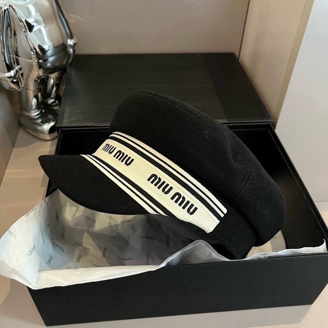 🆕

缪缪miumiu秋冬新款鸭舌军帽，羊毛军帽，头围57cm