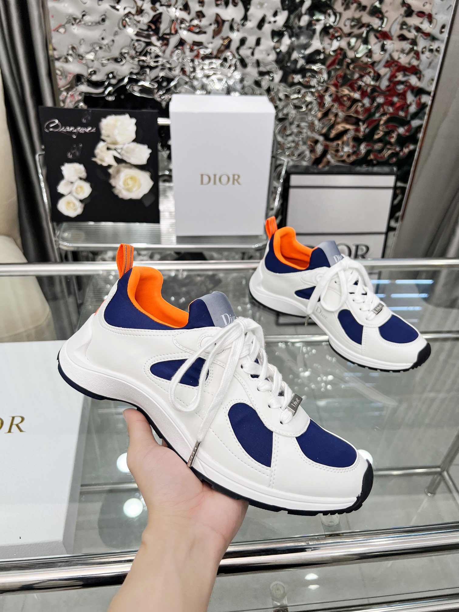 NO:348949,Dior, the latest Star series on the show, this Dior Star sneaker is a new product for autumn 2025, rich classic series with a fashionable retro style. It is carefully crafted and can be matched with casual styles throughout the year to adapt to the trend of the retro market. The Dior logo on the tongue also indicates that this pair of shoes is the B30 model!  B30 uses delicate textured leather and mesh fabric materials to splice the shoe body, and there are conspicuous letter CDs on both sides of the shoe body to indicate the identity, and the shoe body outlines the details, making the shoe look less monotonous and retro three-dimensional!  Number of codes 40-46 Color four colors, dior, dior, sneakers19860909Dior迪家,秀场最新Star系列 ,这款 Dior Star 老爹运动鞋是二零二五秋季新品,以时髦复古风格丰富经典系列.精心制作,可全年与休闲造型搭配顺应复古市场的趋势的 Dad Shoes风格鞋款鞋,舌上的Dior标志 也注明了这双鞋是B30的型号！B30运用了质感细腻的皮革和网眼布面材质拼接成鞋身,鞋身两侧有显眼的字母CD 表明身份,鞋身多处线条勾勒细节 让鞋子看起来不那么单调、复古立体感十足！ 码数40-46 颜色四个色,,dior,dior,sneakers,Men's shoes