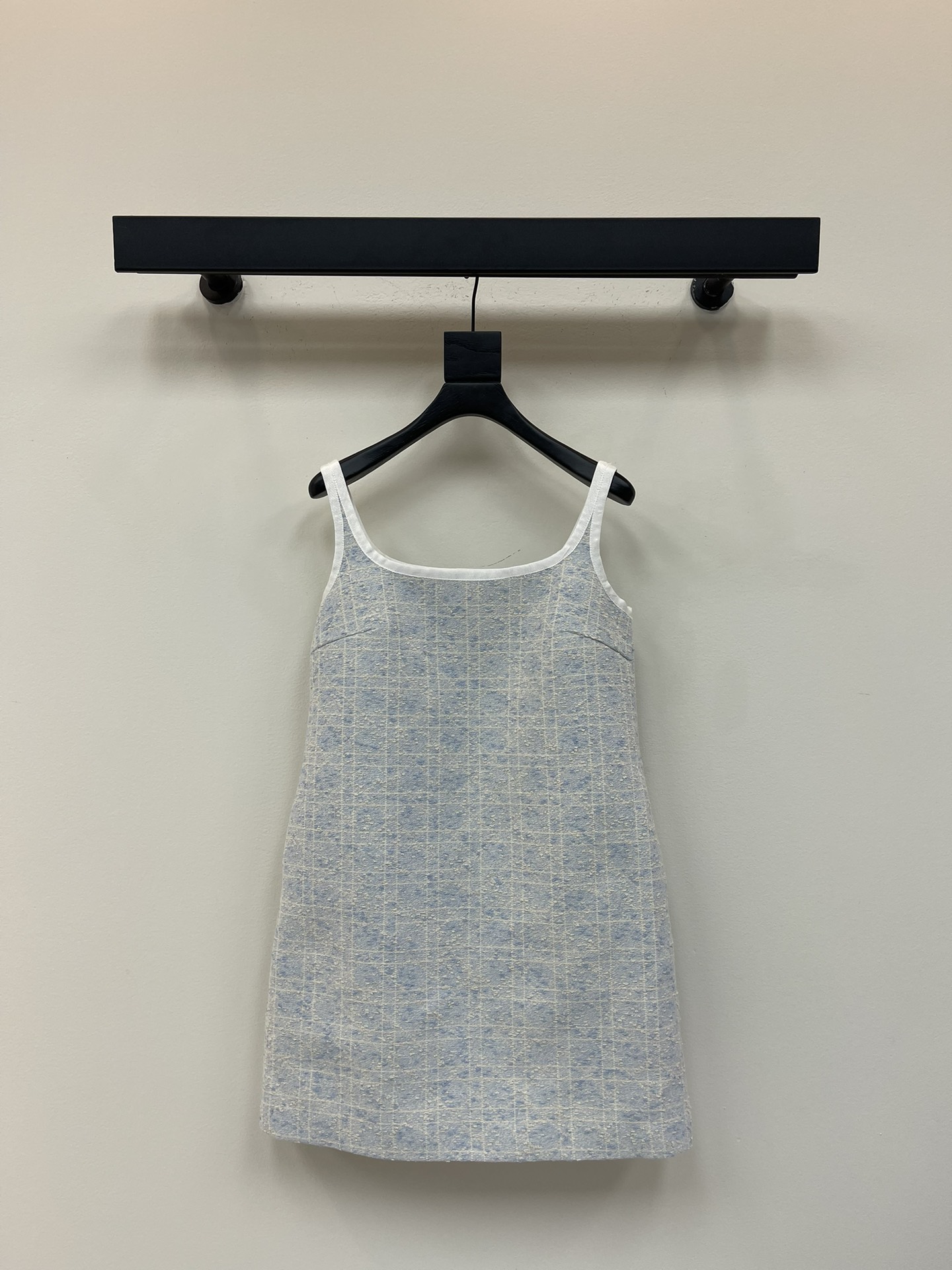 NO:481422,Dio*25 new product Miss D limited glacier blue plaid sling dress developed and customized three-dimensional woven tweed fabric three-dimensional and wide. The chaebol daughter's age-reducing temperament classic A-line style top body looks slim and tall. It is versatile and not picky. High-end baby blues French elegant temperament. White and rich beauty must-have items SML, dior, skirts, alexander wang19860909Dio*25新品Miss D限定冰川蓝戴妃藤格纹吊带连衣裙 开发定制立体编织粗花呢面料立体挺阔 财阀千金减龄气质经典A字版型上身显瘦又高挑 百搭不挑人高级baby蓝调法式优雅气质 白富美必入单品 SML,,dior,skirts,alexander wang,Women's clothing