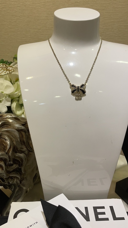 Chanel 25B New Diamond-Studded Double C Black Enamel Bow Pendant Necklace