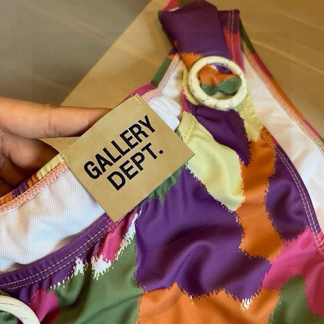 🆕

潮牌比基尼👙，分体泳衣，S M L XL
